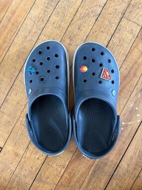 Crocs Navy Blue and White Classic Crocs w/ Jiblets Womens size 9
